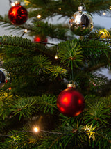 Pyntet juletræ i potte - Sølv & rød